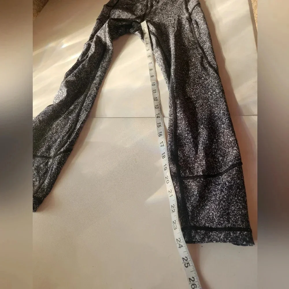 Lululemon In Movement Tight Wunderlux Womens Size 4 High Rise.